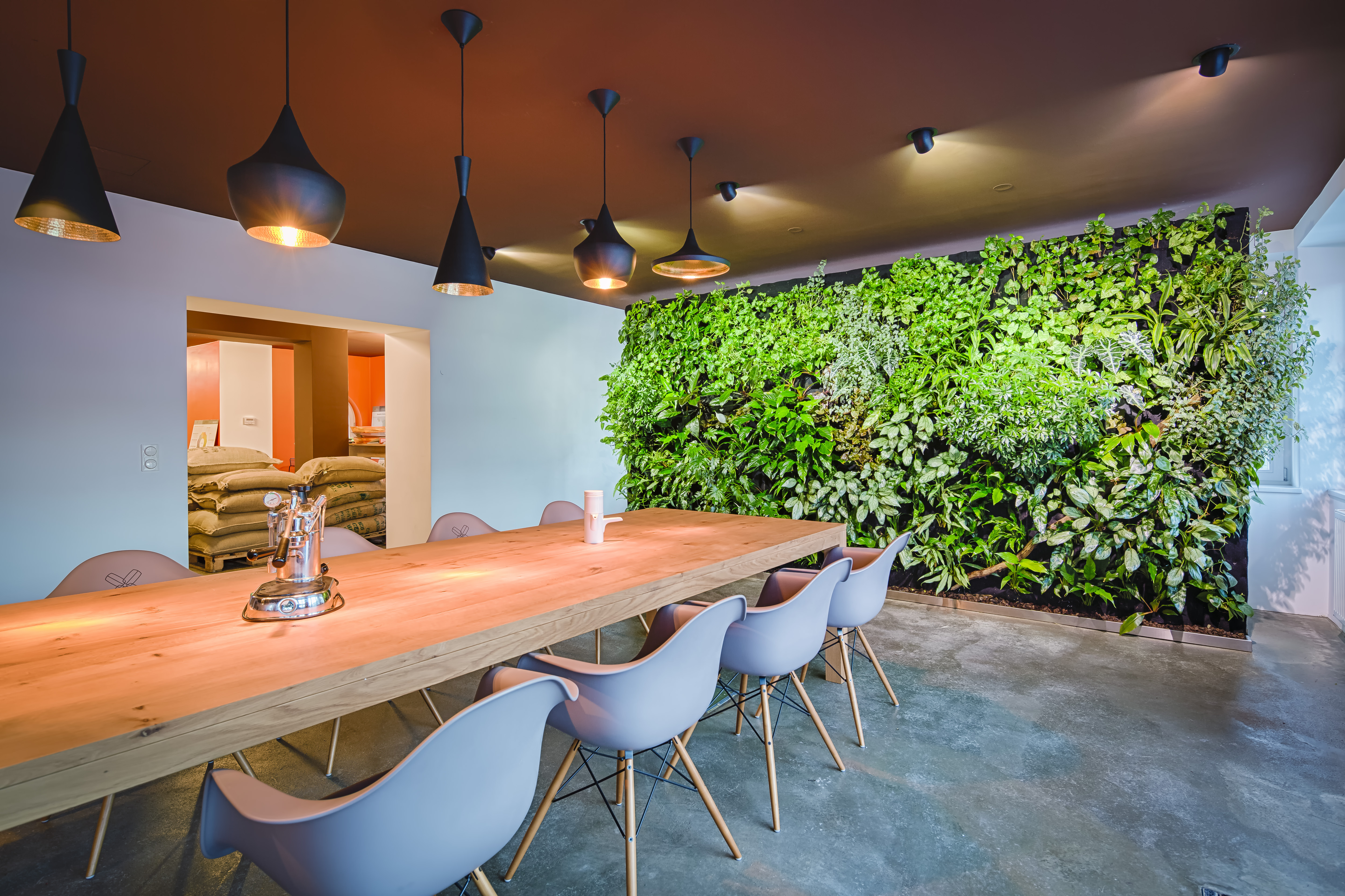 Bauwerksbegrünung_Innenraumbegrünung_KiTO_150217_florawall_220grad_salzburg-145 begrünte Wand in einem Innenraum