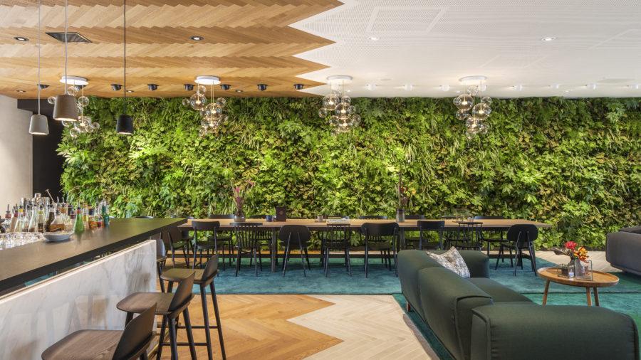 Indoor SemperGreenwall Hyatt © Urbanscape Greenwall / SemperGreenwall 