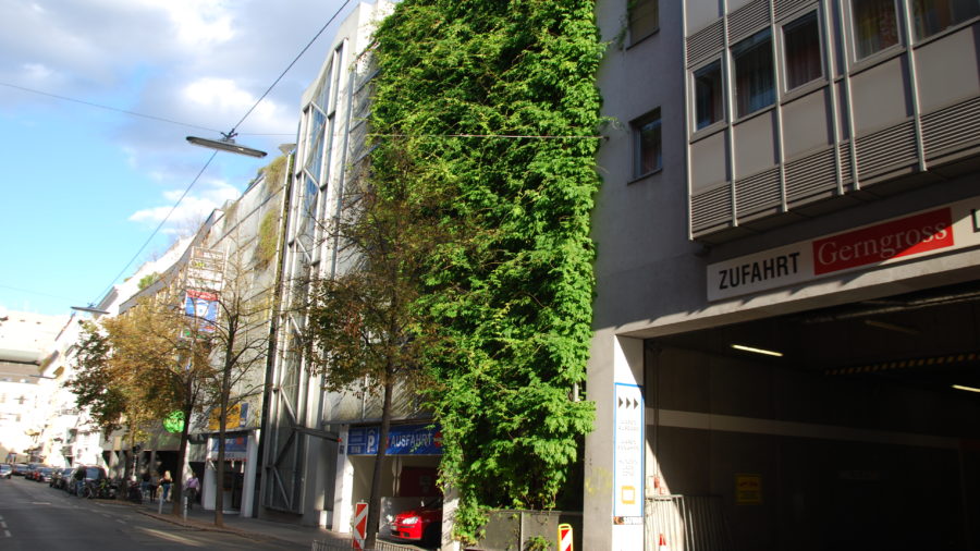 Begrüntes Parkhaus