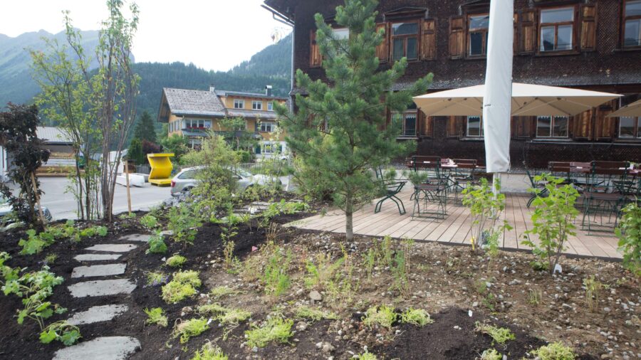 Gastgarten und Wegeführung